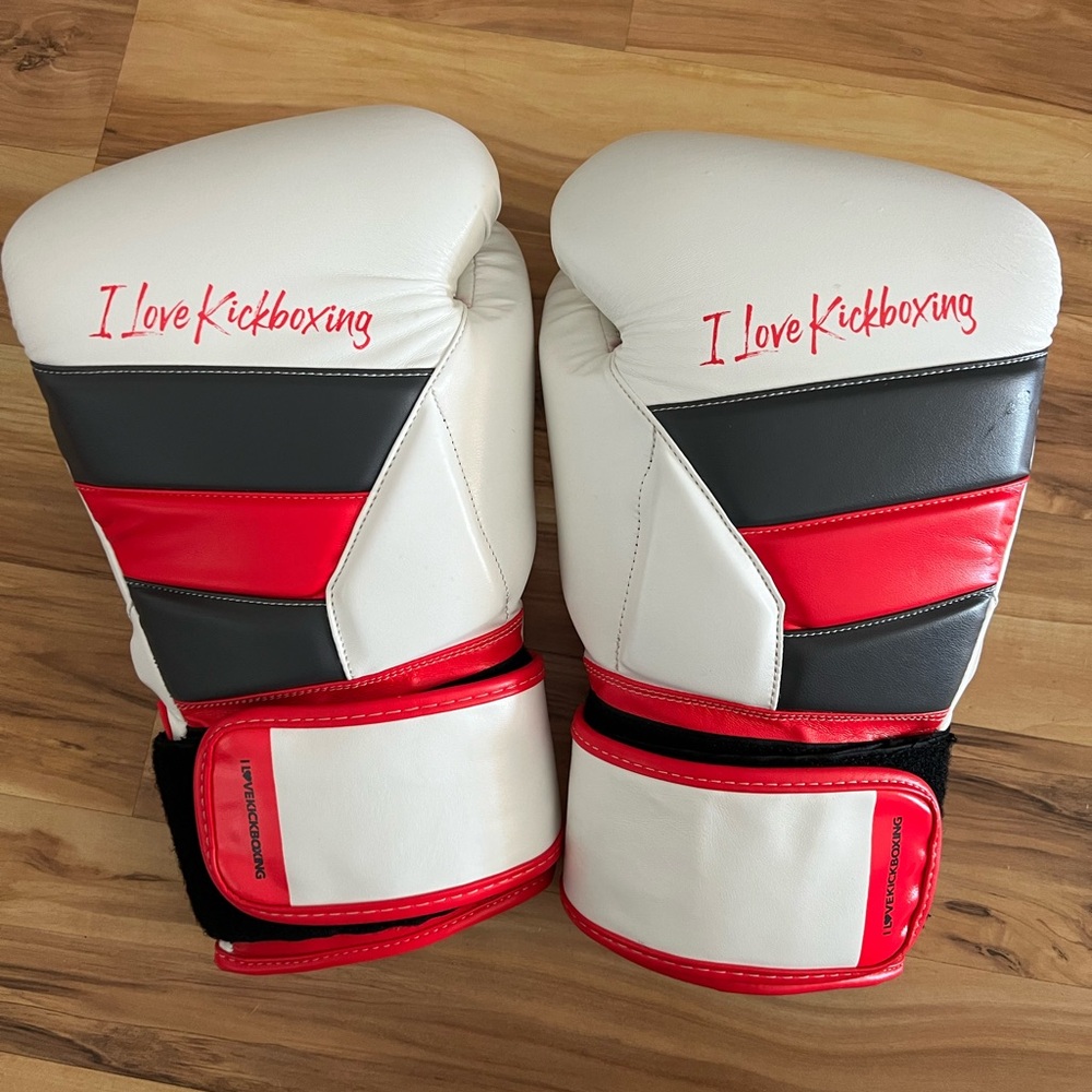iLoveKickboxing Boxing Gloves